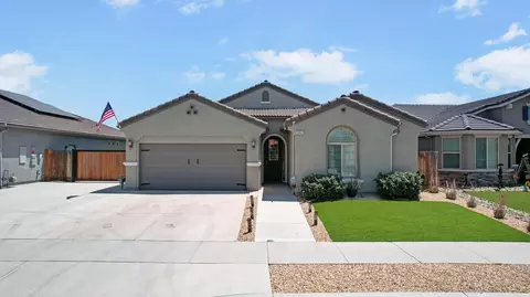 3042 S Meadowbrook St, Visalia, CA 93292