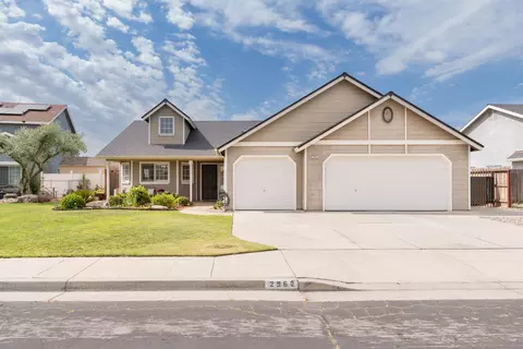 2962 Saginaw Ave, Clovis, CA 93611