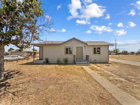 1022 S Elm St, Pixley, CA 93256