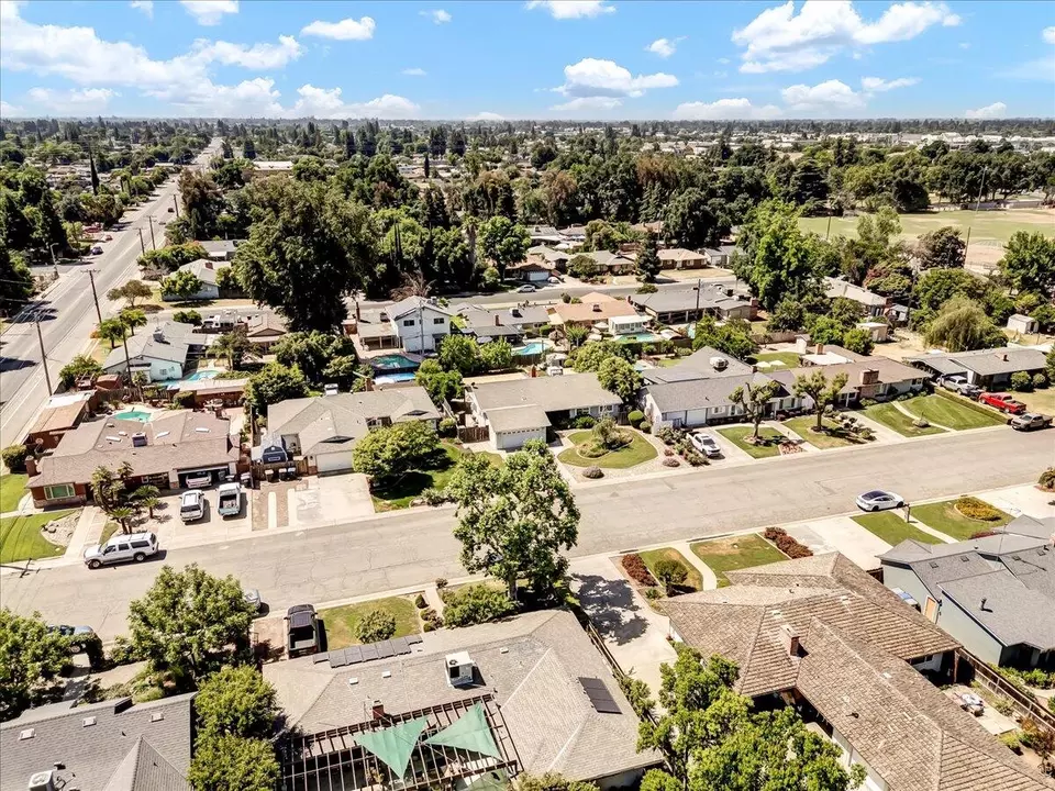 View/Area - 1335 W Howard Ave, Visalia, CA 93277 photo 5 of 11