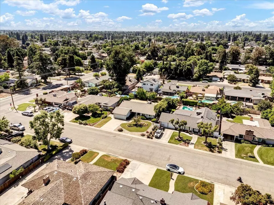 View/Area - 1335 W Howard Ave, Visalia, CA 93277 photo 7 of 11