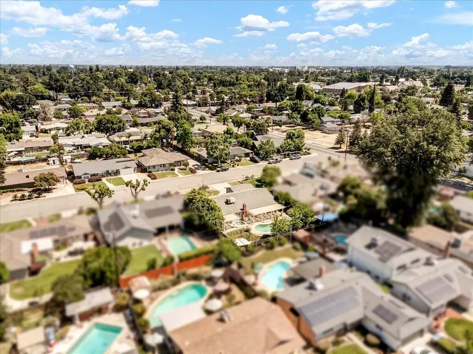 View/Area - 1335 W Howard Ave, Visalia, CA 93277 photo 9 of 11