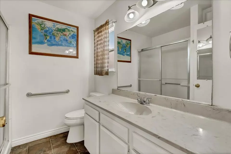 Bath - 1335 W Howard Ave, Visalia, CA 93277 photo 4 of 4