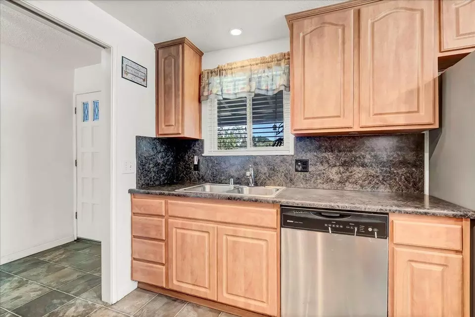 Kitchen - 1335 W Howard Ave, Visalia, CA 93277 photo 2 of 5