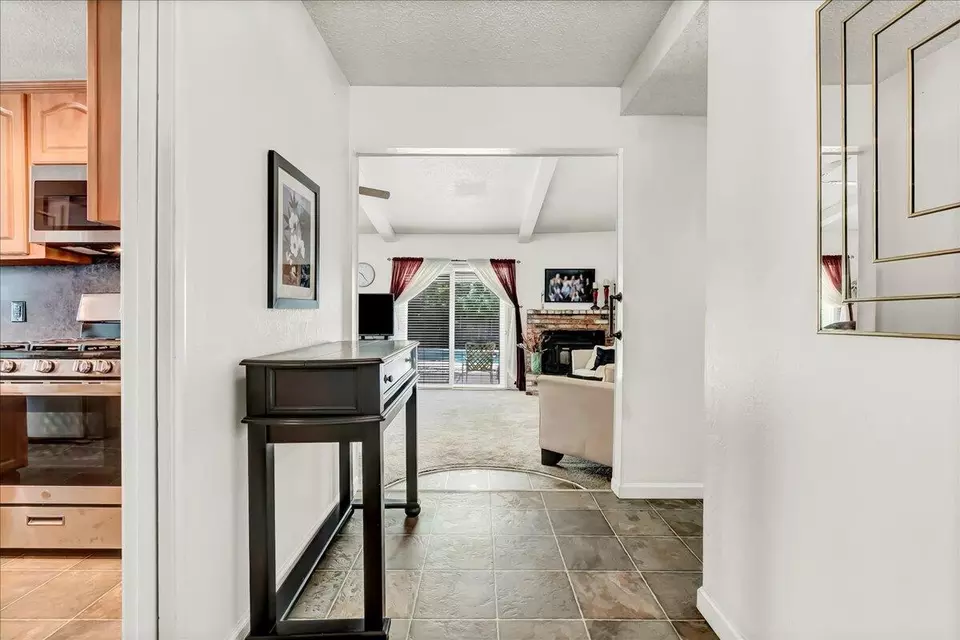 Entry Way - 1335 W Howard Ave, Visalia, CA 93277 photo 2 of 4