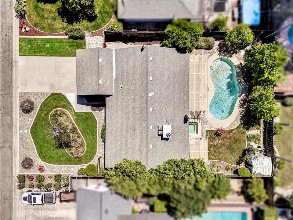 View/Area - 1335 W Howard Ave, Visalia, CA 93277 photo 11 of 11