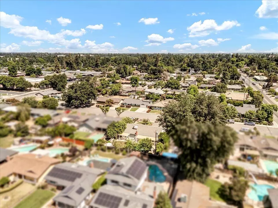 View/Area - 1335 W Howard Ave, Visalia, CA 93277 photo 10 of 11
