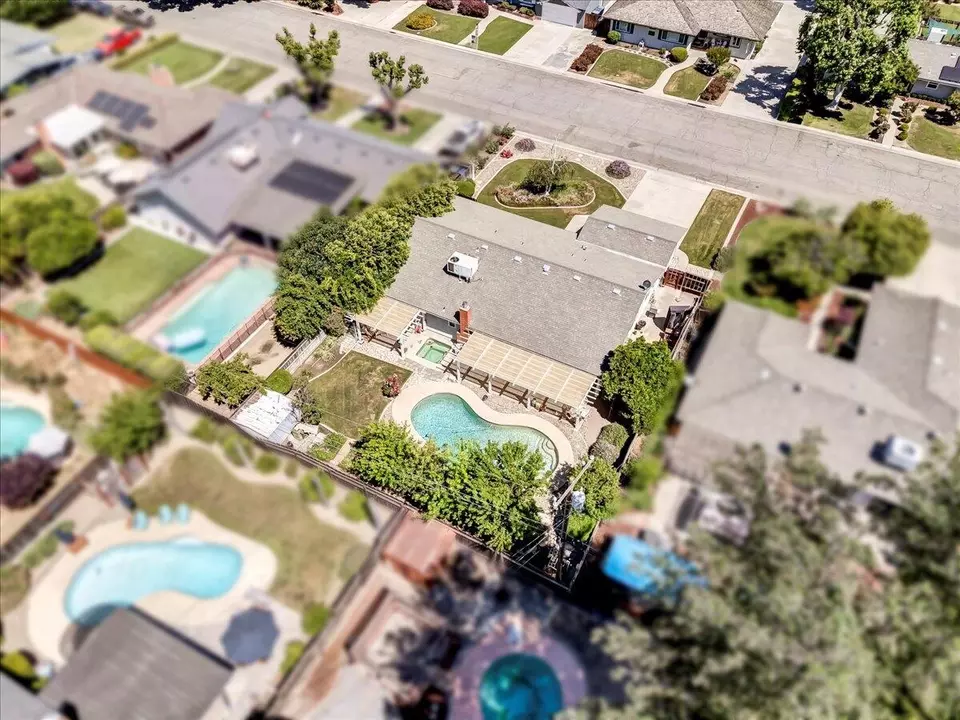 View/Area - 1335 W Howard Ave, Visalia, CA 93277 photo 8 of 11