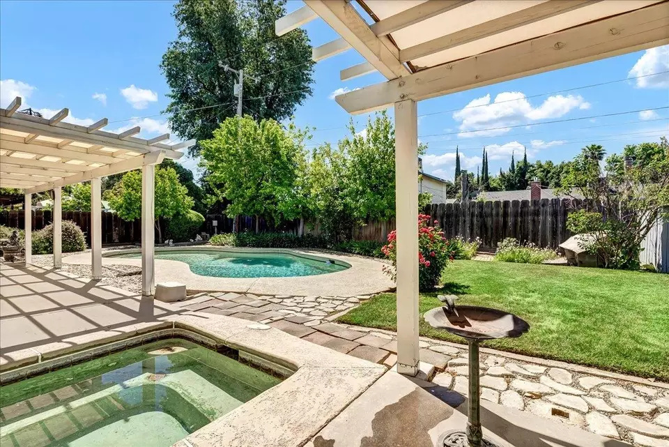 Exterior - 1335 W Howard Ave, Visalia, CA 93277 photo 7 of 7