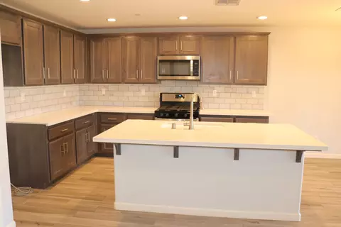 Kitchen - 1884 Clover Dr, Dinuba, CA 93618 photo 7 of 7
