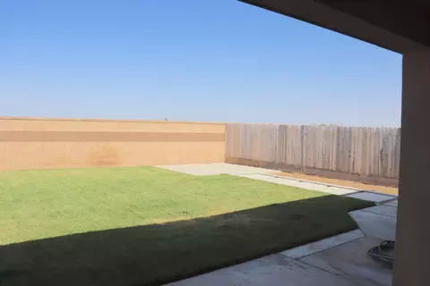 Exterior - 1884 Clover Dr, Dinuba, CA 93618 photo 7 of 14