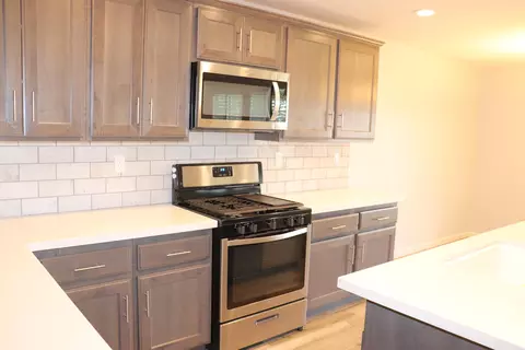 Kitchen - 1884 Clover Dr, Dinuba, CA 93618 photo 5 of 7