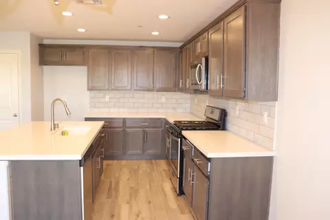 Kitchen - 1884 Clover Dr, Dinuba, CA 93618 photo 1 of 7