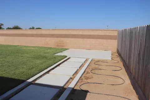 Exterior - 1884 Clover Dr, Dinuba, CA 93618 photo 9 of 14