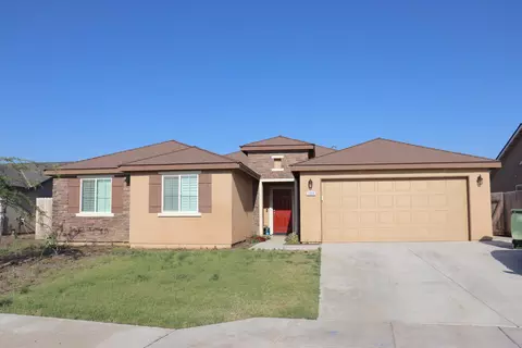 1884 Clover Dr, Dinuba, CA 93618