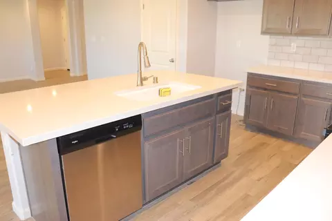 Kitchen - 1884 Clover Dr, Dinuba, CA 93618 photo 3 of 7