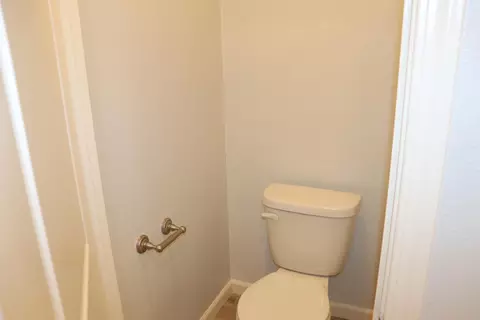 Bath - 1884 Clover Dr, Dinuba, CA 93618 photo 8 of 11
