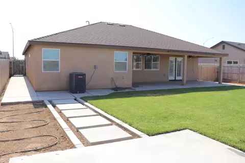 Exterior - 1884 Clover Dr, Dinuba, CA 93618 photo 12 of 14