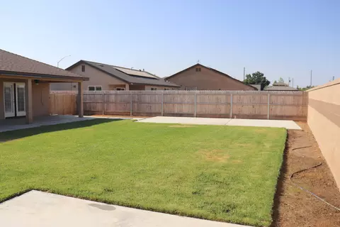 Exterior - 1884 Clover Dr, Dinuba, CA 93618 photo 10 of 14