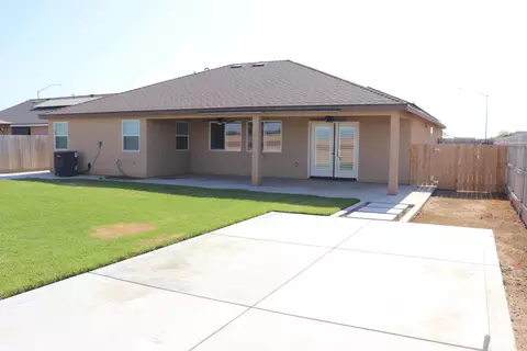 Exterior - 1884 Clover Dr, Dinuba, CA 93618 photo 13 of 14