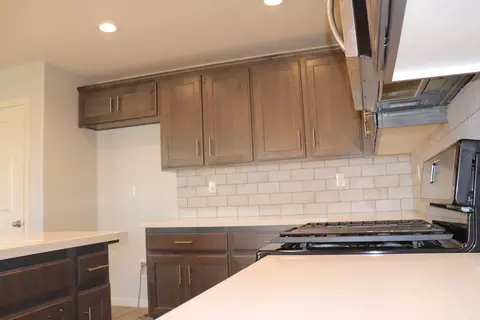 Kitchen - 1884 Clover Dr, Dinuba, CA 93618 photo 4 of 7