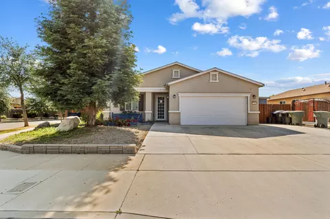 3701 N Shady Ct, Visalia, CA 93291