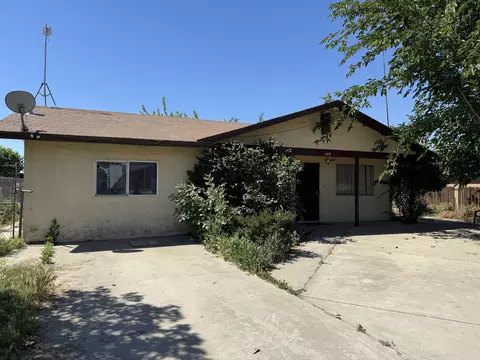 549 W Compton Ave, Pixley, CA 93256