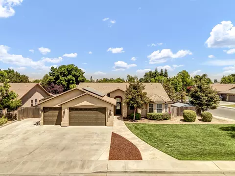300 S Lombardi St, Porterville, CA 93257