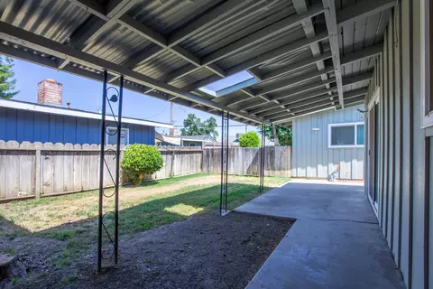 600 W Iris Ave, Visalia, CA 93277 photo 20