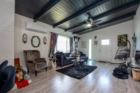600 W Iris Ave, Visalia, CA 93277 photo 3