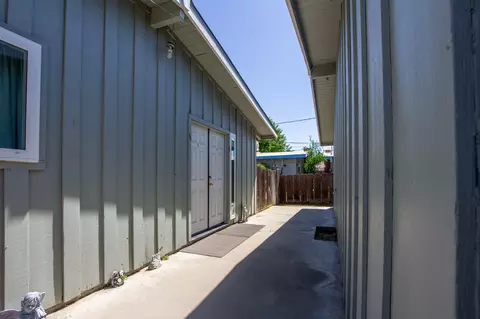 600 W Iris Ave, Visalia, CA 93277 photo 18