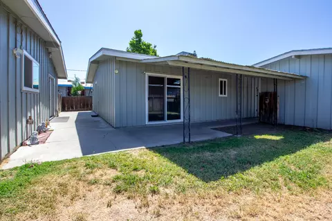 600 W Iris Ave, Visalia, CA 93277 photo 17