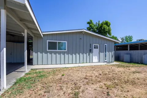 600 W Iris Ave, Visalia, CA 93277 photo 16