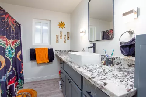 600 W Iris Ave, Visalia, CA 93277 photo 7
