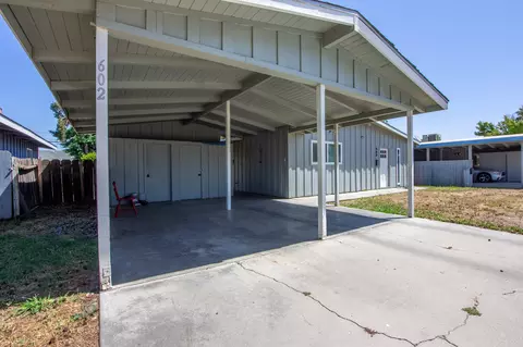 600 W Iris Ave, Visalia, CA 93277 photo 21