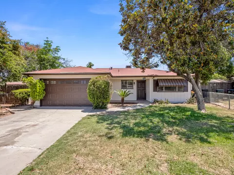1716 N Park Ct, Visalia, CA 93291