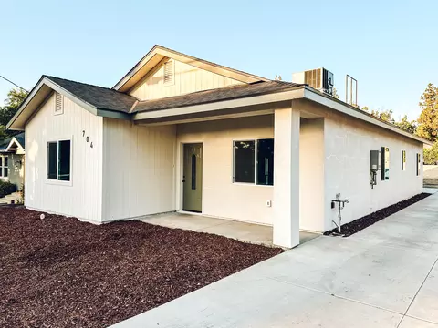 704 N G St, Porterville, CA 93257