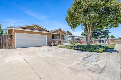 201 N Carl Dr, Visalia, CA 93291