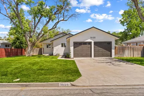 1935 N Mayfair Dr, Hanford, CA 93230