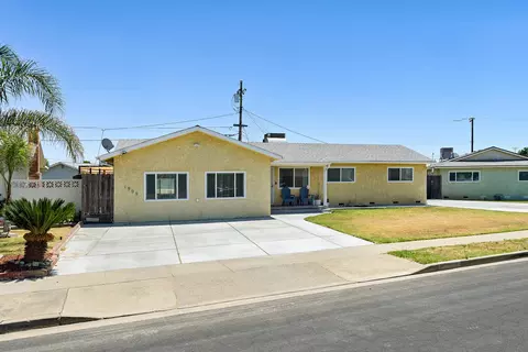 1909 N Waukena Way, Hanford, CA 93230