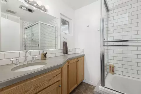 Bath - 56981 Sequoia Dr, Springville, CA 93265 photo 5 of 5