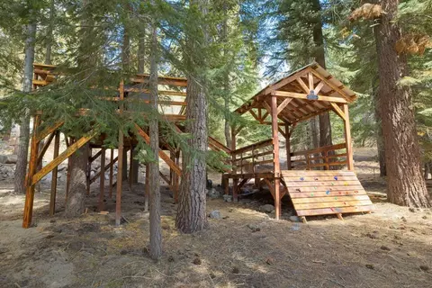 Exterior - 56981 Sequoia Dr, Springville, CA 93265 photo 5 of 7