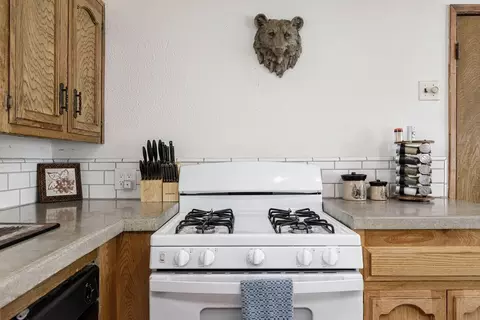 Kitchen - 56981 Sequoia Dr, Springville, CA 93265 photo 3 of 3