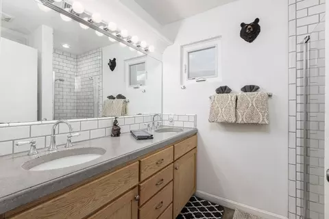 Bath - 56981 Sequoia Dr, Springville, CA 93265 photo 3 of 5