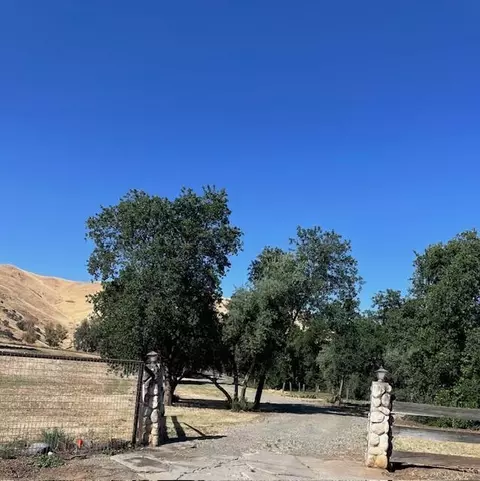 30807 Sunshine Dr, Porterville, CA 93257