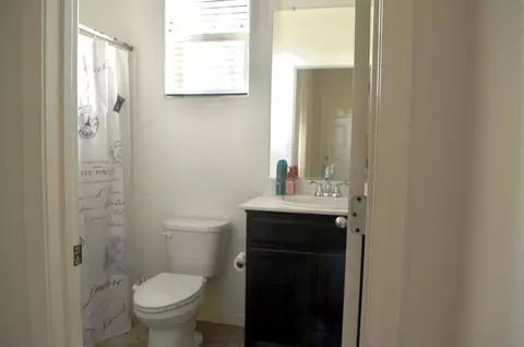 Bath - 3136 E Harter Ave, Visalia, CA 93292 photo 2 of 2