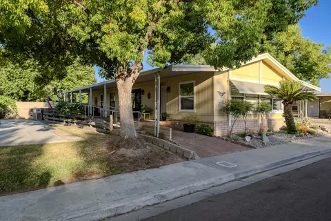 3044 S Parkwood St, Visalia, CA 93277