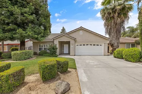 1131 N Noyes Ct, Visalia, CA 93291