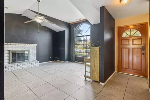 206 Windsor Ct, Exeter, CA 93221 photo 3