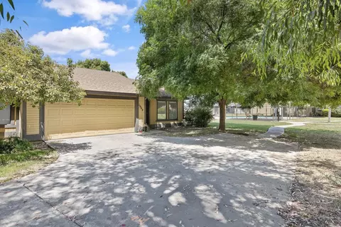 Exterior - 1968 E Harold Ave, Visalia, CA 93292 photo 8 of 9